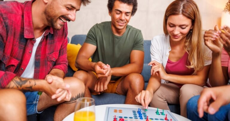 Giochi da tavolo in Italia: perché il 2026 segna un nuovo boom, tra autori indipendenti, fiere, café ludici e i titoli da tenere d’occhio.